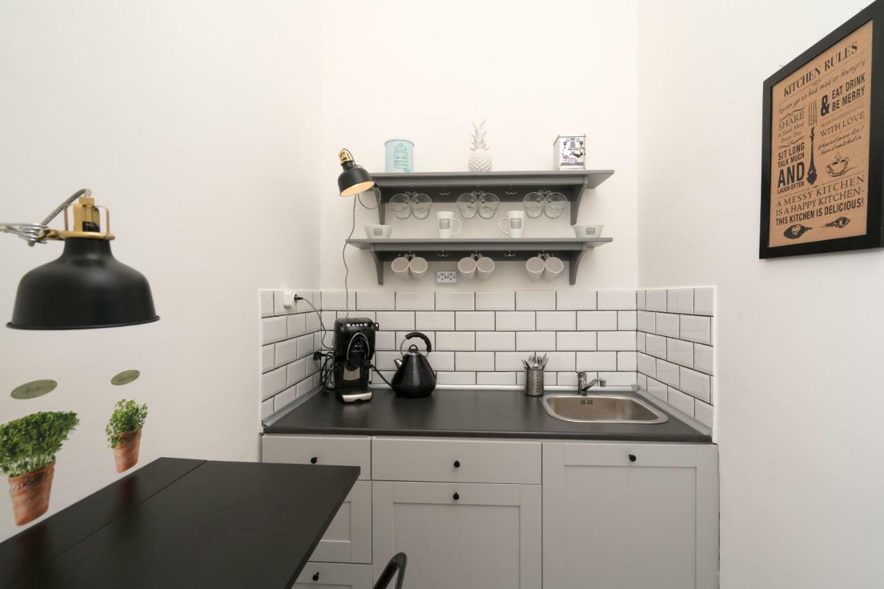 Danube Studio Apartment บูดาเปสต์ ภายนอก รูปภาพ